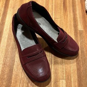 Clarks Cloudsteppers 8.5 loafers